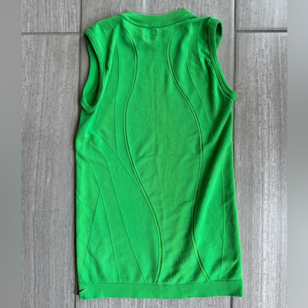 WOMENS NIKE TANK SZ SMALL
